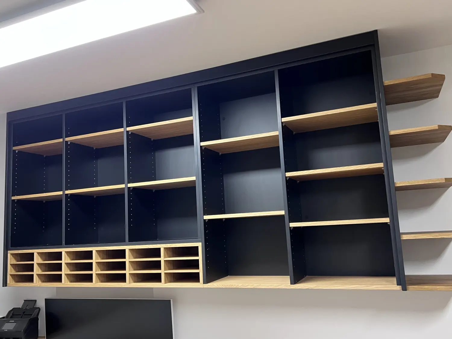 Innenausbau und Ladengestaltung von Schreinerei Haßiepen Woodworks