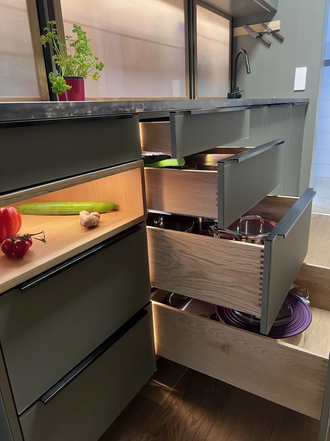Innenausbau und Ladengestaltung von Schreinerei Haßiepen Woodworks