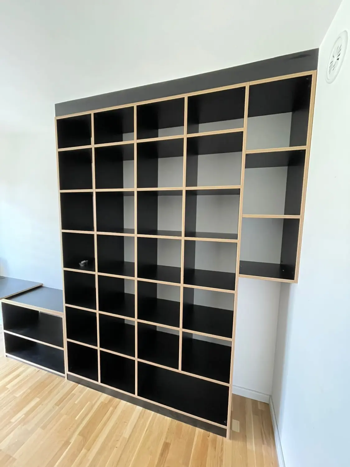 Innenausbau und Ladengestaltung von Schreinerei Haßiepen Woodworks