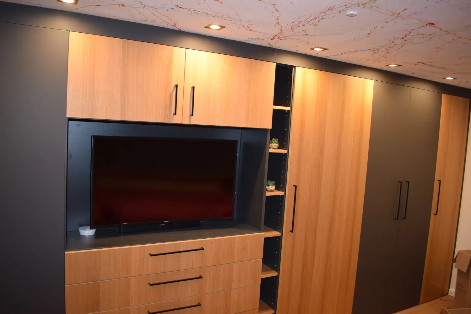 Innenausbau und Ladengestaltung von Schreinerei Haßiepen Woodworks