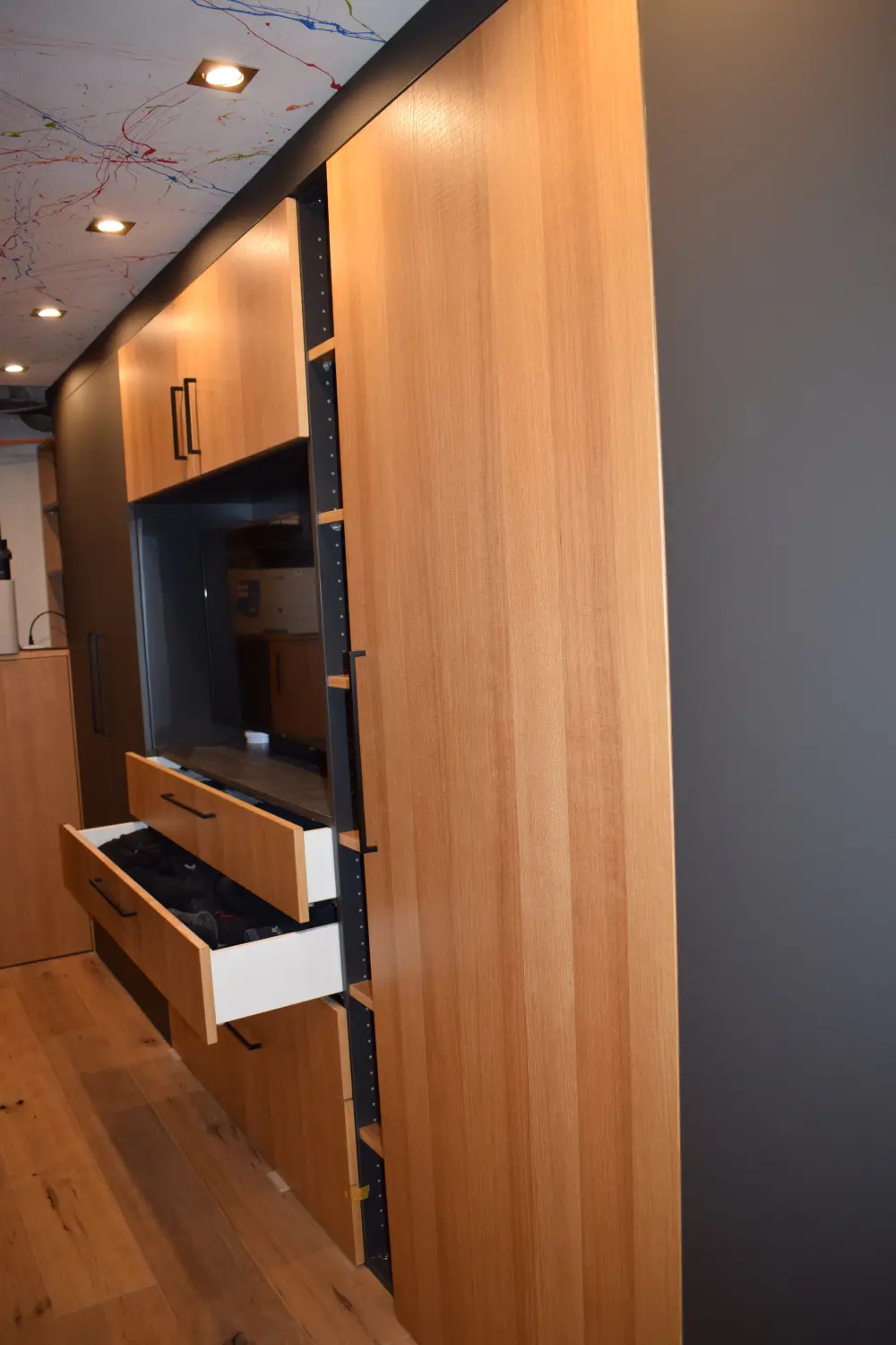 Innenausbau und Ladengestaltung von Schreinerei Haßiepen Woodworks