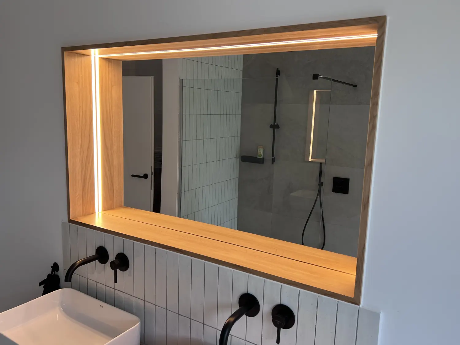 Badezimmerrevonation von der Schreinerei Haßiepen Woodworks