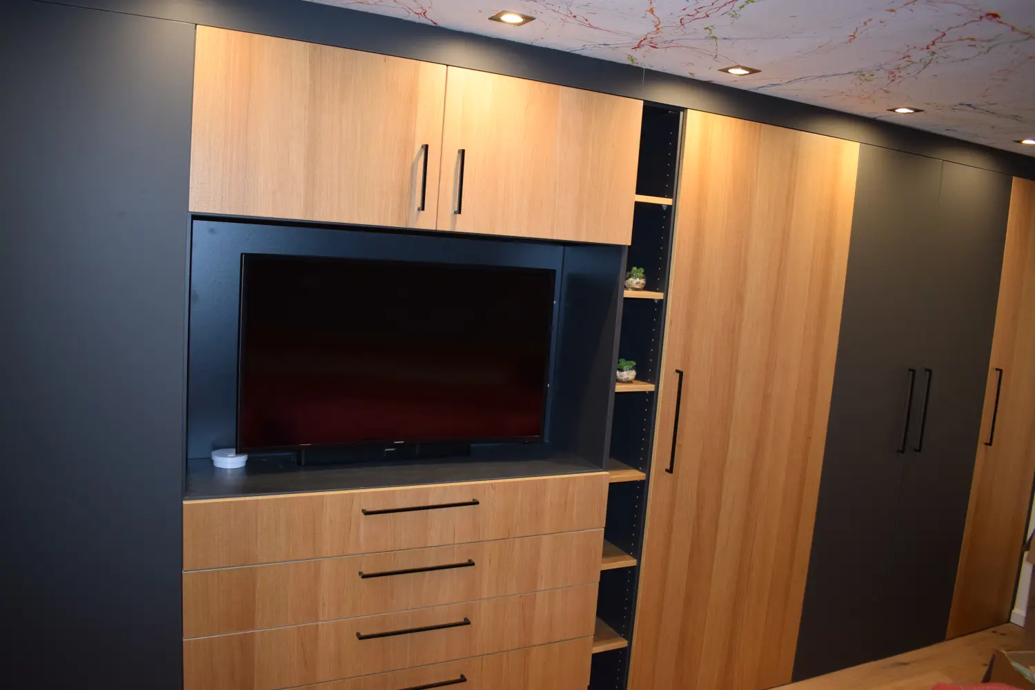 Innenausbau und Ladengestaltung von Schreinerei Haßiepen Woodworks